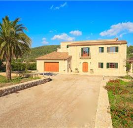 4 Bedroom Villa with Pool near Sa Pobla, Sleeps 8 -9